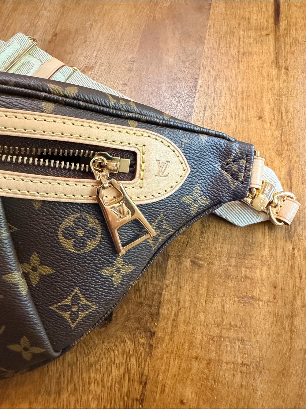 Louis Vuitton High Rise bumbag Monogram Canvas with Crossbody Adjustable Strap - Picture 3 of 10
